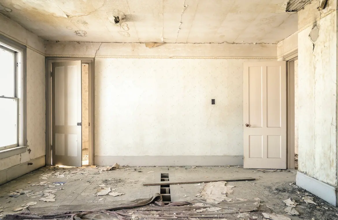 Waste disposal crew managing a cleanout project in Aldan